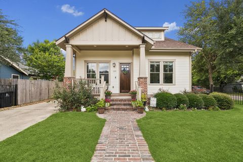 Homes For Sale - 135 E 23rd Street<br/> Houston, TX 77008