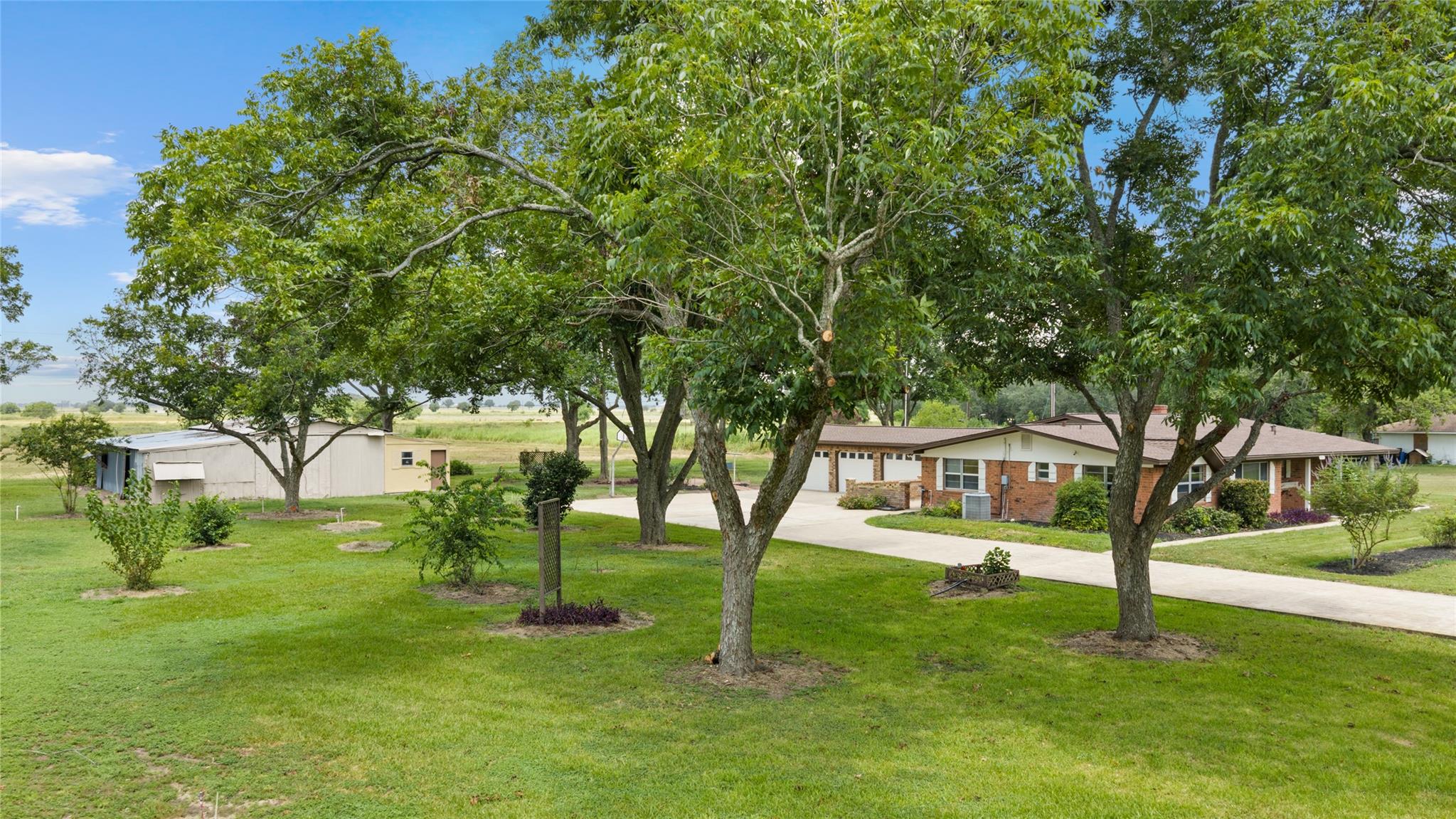 215 Lakeview Lane