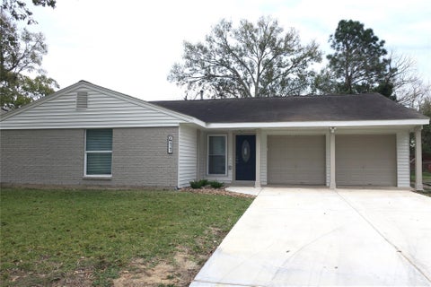 Photo of 411 Cole Street, Webster, TX 77598 (MLS # 52604803)