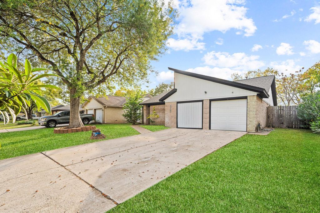 Photo of 3823 Shadow Trail, Houston, TX 77084 (MLS # 94570182)