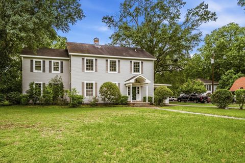 Photo of 1103 E Goliad Avenue, Crockett, TX 75835 (MLS # 25245254)