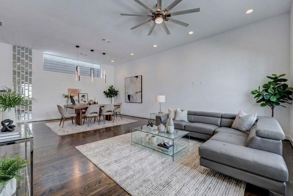 Photo of 1155 W 18th Street, Houston, TX 77008 (MLS # 93814772)