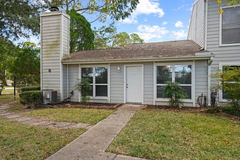 Photo of 8 Hideaway Drive, Friendswood, TX 77546 (MLS # 62051100)