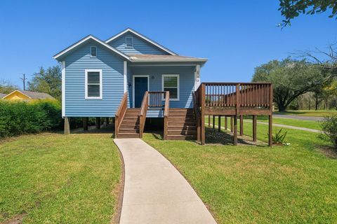 Photo of 649 18th Street, Port Arthur, TX 77640 (MLS # 12000781)