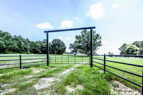 Photo of 996 Cr 1835, Crockett, TX 75835 (MLS # 58352688)