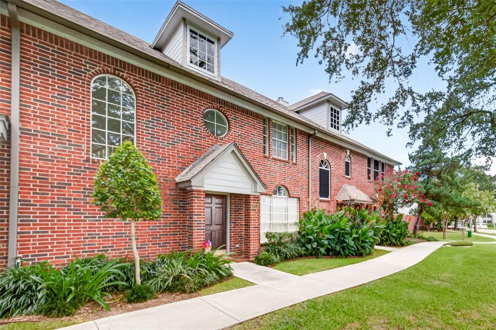 Photo of 1253 El Camino Village Drive, Webster, TX 77058 (MLS # 32890897)
