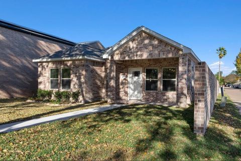 Photo of 14130 Cashel Forest Drive, Houston, TX 77069 (MLS # 61993792)