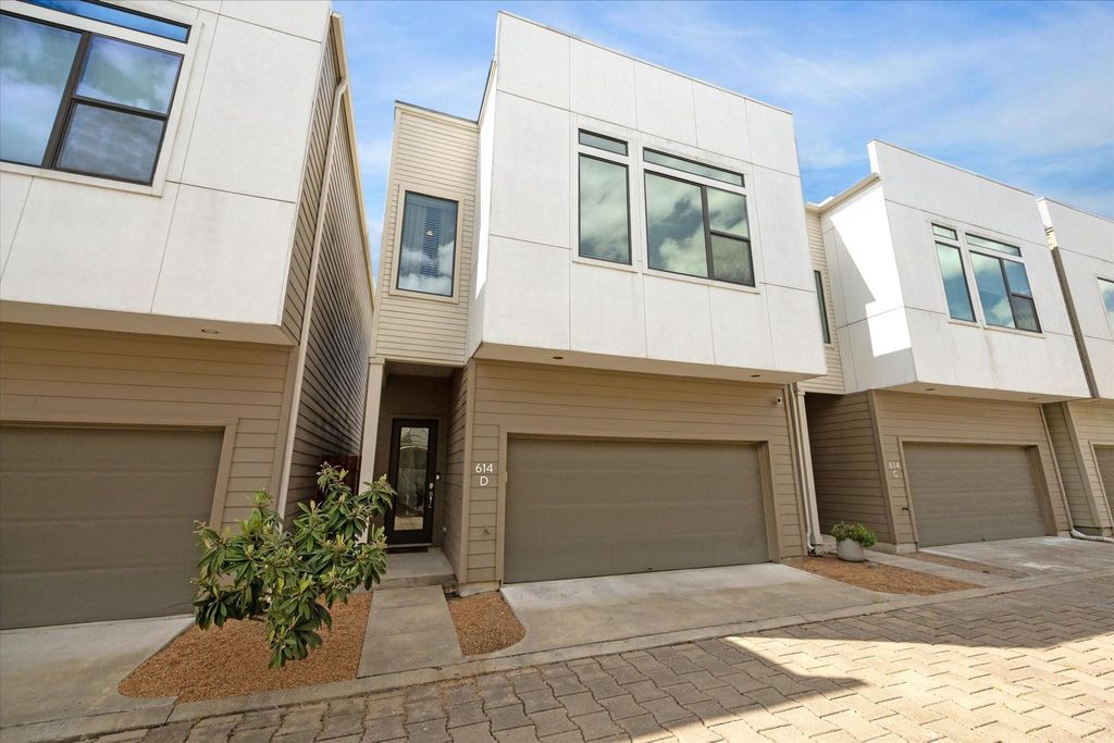 Photo of 614 Thornton Road #D, Houston, TX 77018 (MLS # 96632714)
