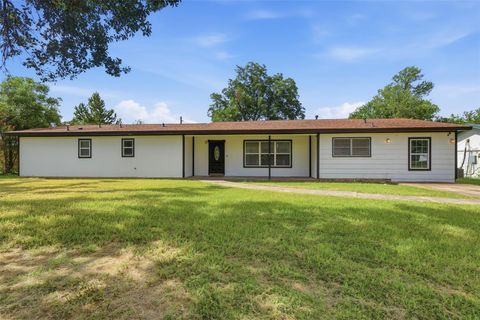 Photo of 102 Tanglewood Street, Baytown, TX 77520 (MLS # 66424585)
