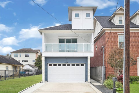 Photo of 6118 Truro Street, Houston, TX 77007 (MLS # 81052136)