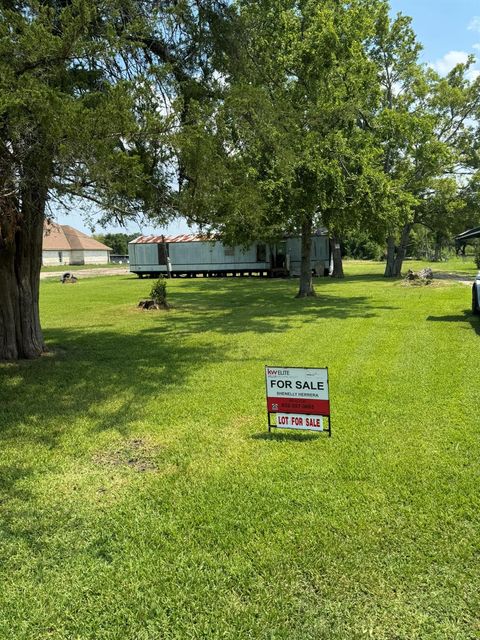 1003 Battlebell Road Highlands TX 77562