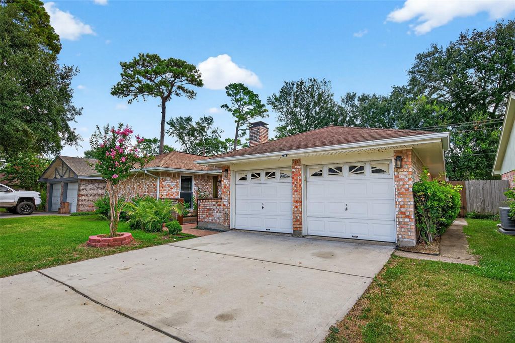 Photo of 7259 Shady Arbor Lane, Houston, TX 77040 (MLS # 91738612)