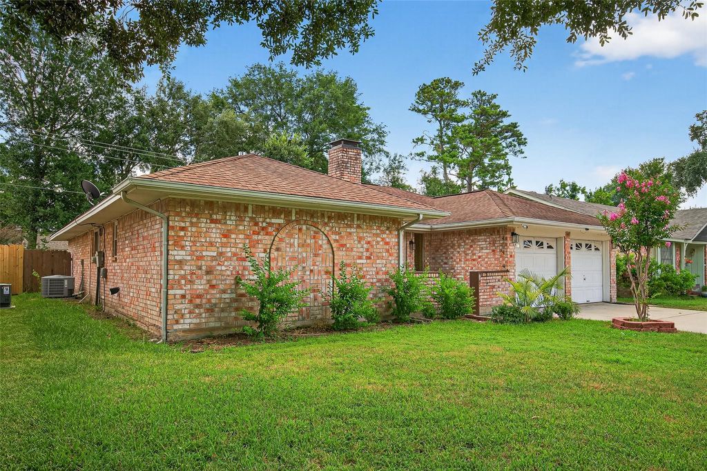 Photo of 7259 Shady Arbor Lane, Houston, TX 77040 (MLS # 91738612)