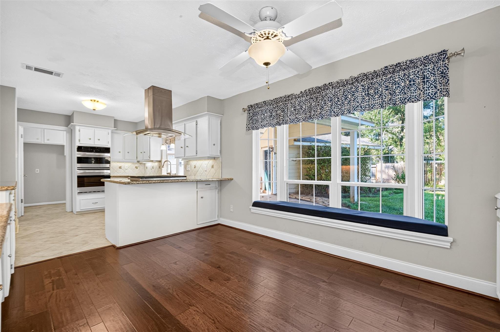 2403 Parkdale Drive