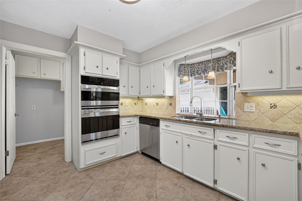 Photo of 2403 Parkdale Drive, Kingwood, TX 77339 (MLS # 21867214)
