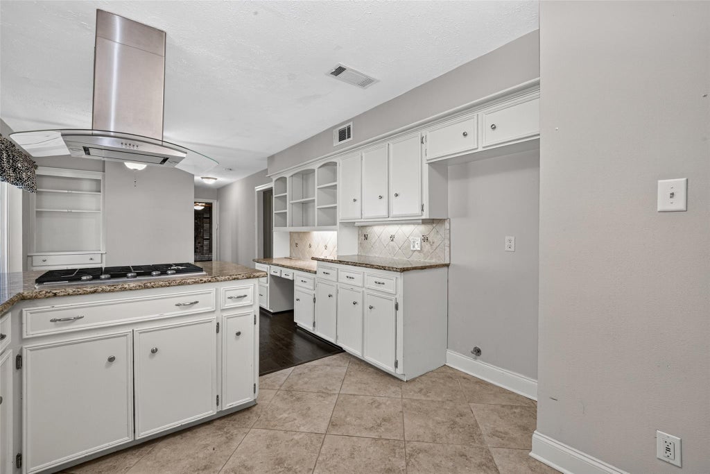 Photo of 2403 Parkdale Drive, Kingwood, TX 77339 (MLS # 21867214)