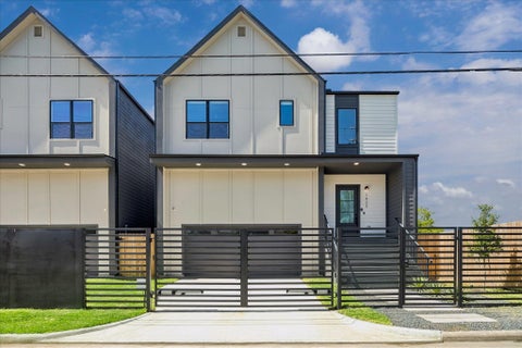 Photo of 1423 E 36th Street, Houston, TX 77022 (MLS # 31336551)