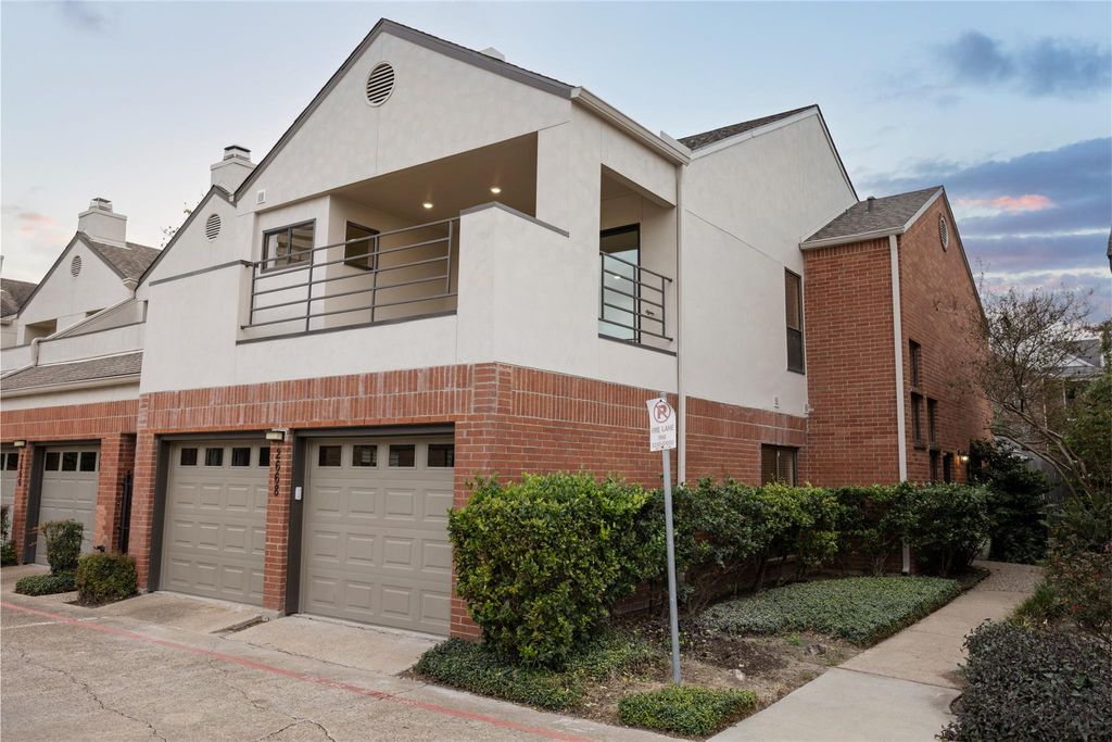 Photo of 2668 Bering Drive #2668, Houston, TX 77057 (MLS # 92984080)