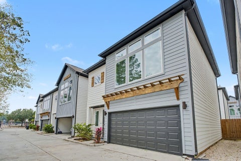 Townhouse For Rent - 2504 W Tidwell Road #B<br/> Houston, TX 77091