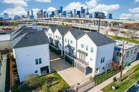 Photo of 2010 Saint Charles Street, Houston, TX 77003 (MLS # 79372040)