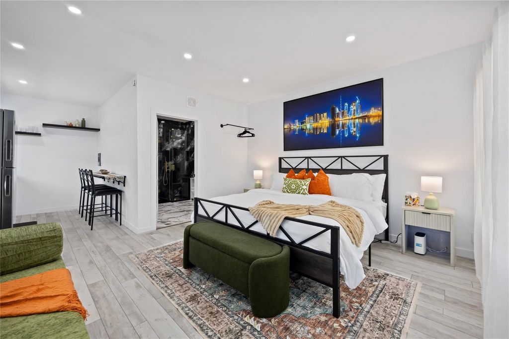 Photo of 4208 Clay St #B, Houston, TX 77023 (MLS # 67386545)