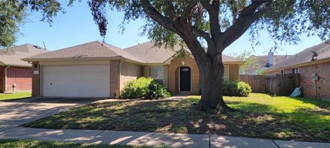 Photo of 16306 April Ridge Drive, Houston, TX 77083 (MLS # 83212401)