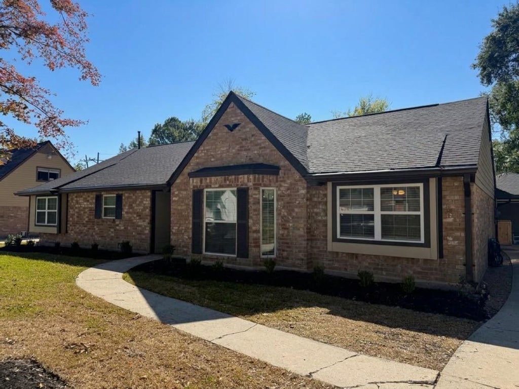 Photo of 215 Hickory Ridge Drive, Shenandoah, TX 77381 (MLS # 34441067)