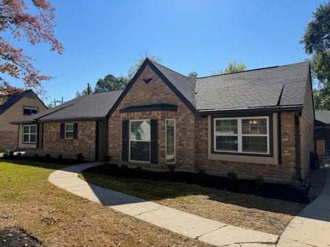 Photo of 215 Hickory Ridge Drive, Shenandoah, TX 77381 (MLS # 34441067)
