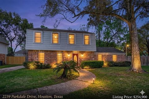 Homes For Sale - 2239 Parkdale Drive<br/> Houston, TX 77339