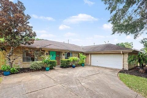 Photo of 631 Bayview Drive, El Lago, TX 77586 (MLS # 36711807)