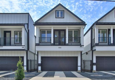 Photo of 910 W 21st Street, Houston, TX 77018 (MLS # 58914560) Photo of 910 W 21st Street, Houston, TX 77018 (MLS # 58914560)