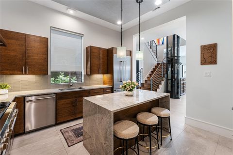 Tiny photo for 917 Peden Street, Houston, TX 77006 (MLS # 71213448)