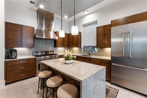 Tiny photo for 917 Peden Street, Houston, TX 77006 (MLS # 71213448)