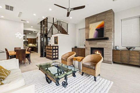 Photo of 917 Peden Street, Houston, TX 77006 (MLS # 71213448)