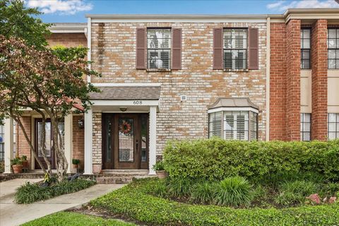 Photo of 608 Augusta Drive Dr #608, Houston, TX 77057 (MLS # 66356360)