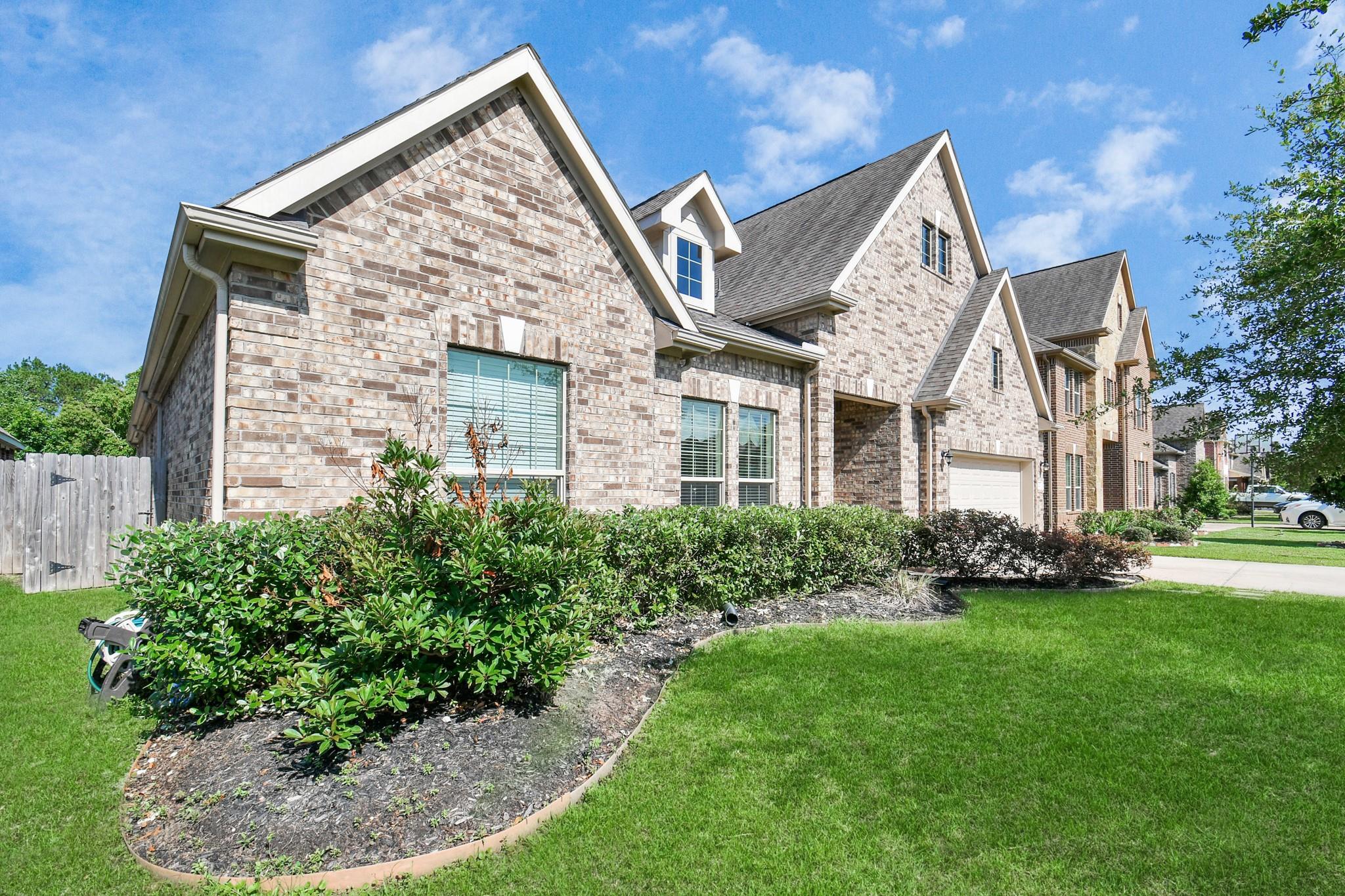 1122 Boxwood Place