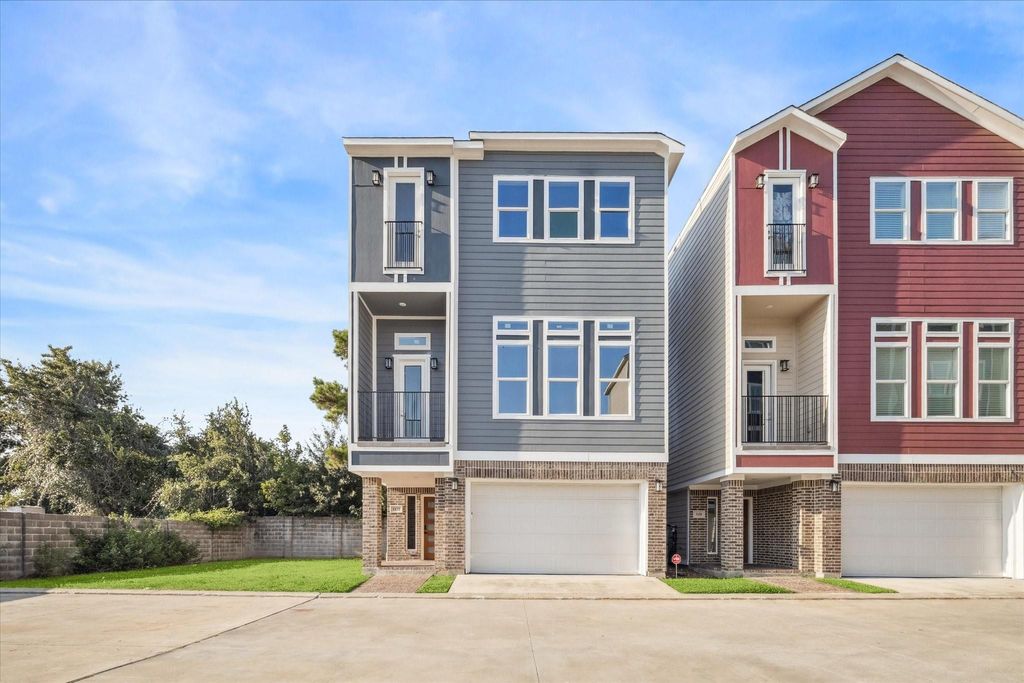 Photo of 2122 Oatfield Drive, Houston, TX 77018 (MLS # 94105441)