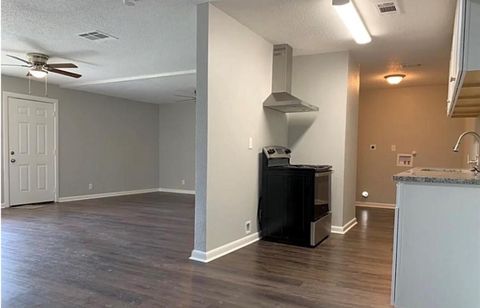 Photo of 5427 Willow Glen Drive, Houston, TX 77033 (MLS # 27569430)