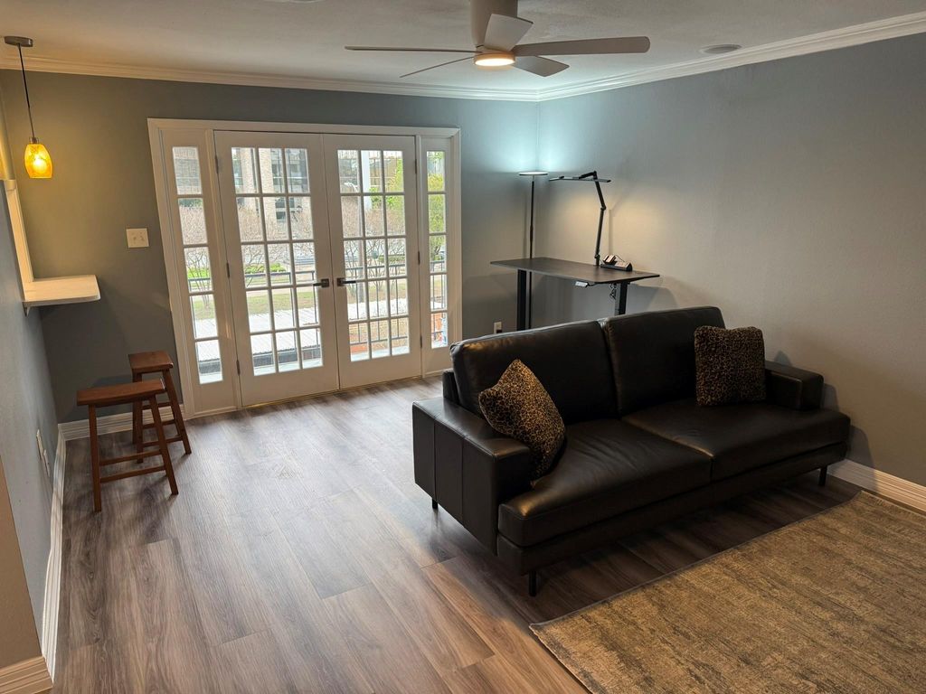 Photo of 505 Westcott Street #308, Houston, TX 77007 (MLS # 2831889)