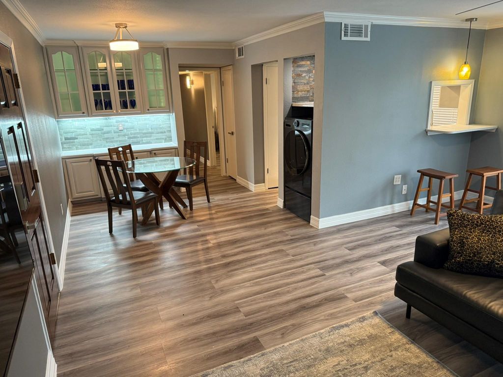 Photo of 505 Westcott Street #308, Houston, TX 77007 (MLS # 2831889)