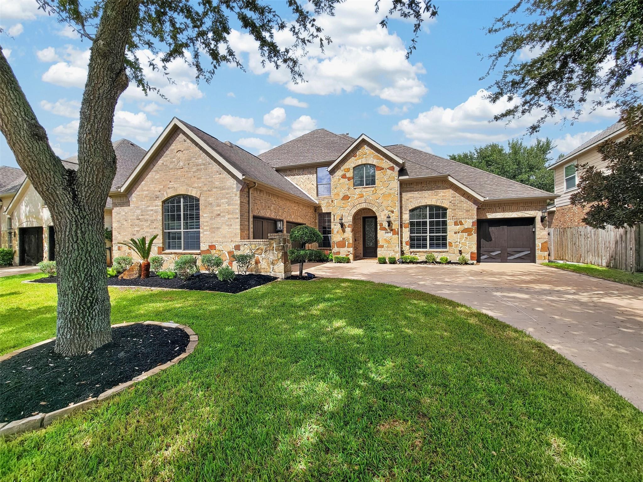 6911 Gossamer Lane
