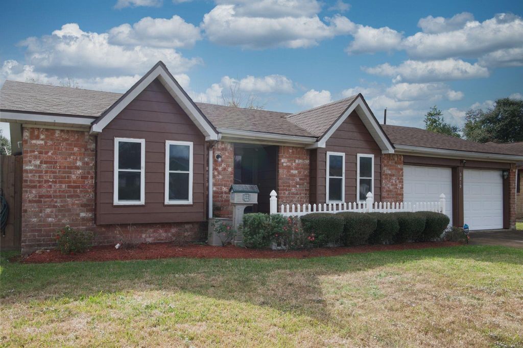 Photo of 6219 Darlinghurst Drive, Houston, TX 77085 (MLS # 11393680)