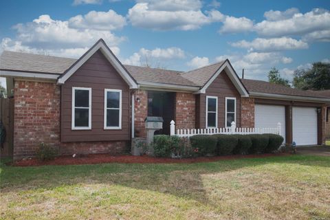 Photo of 6219 Darlinghurst Drive, Houston, TX 77085 (MLS # 11393680)