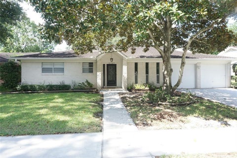 Photo of 5727 Braesvalley Drive, Houston, TX 77096 (MLS # 83854943)