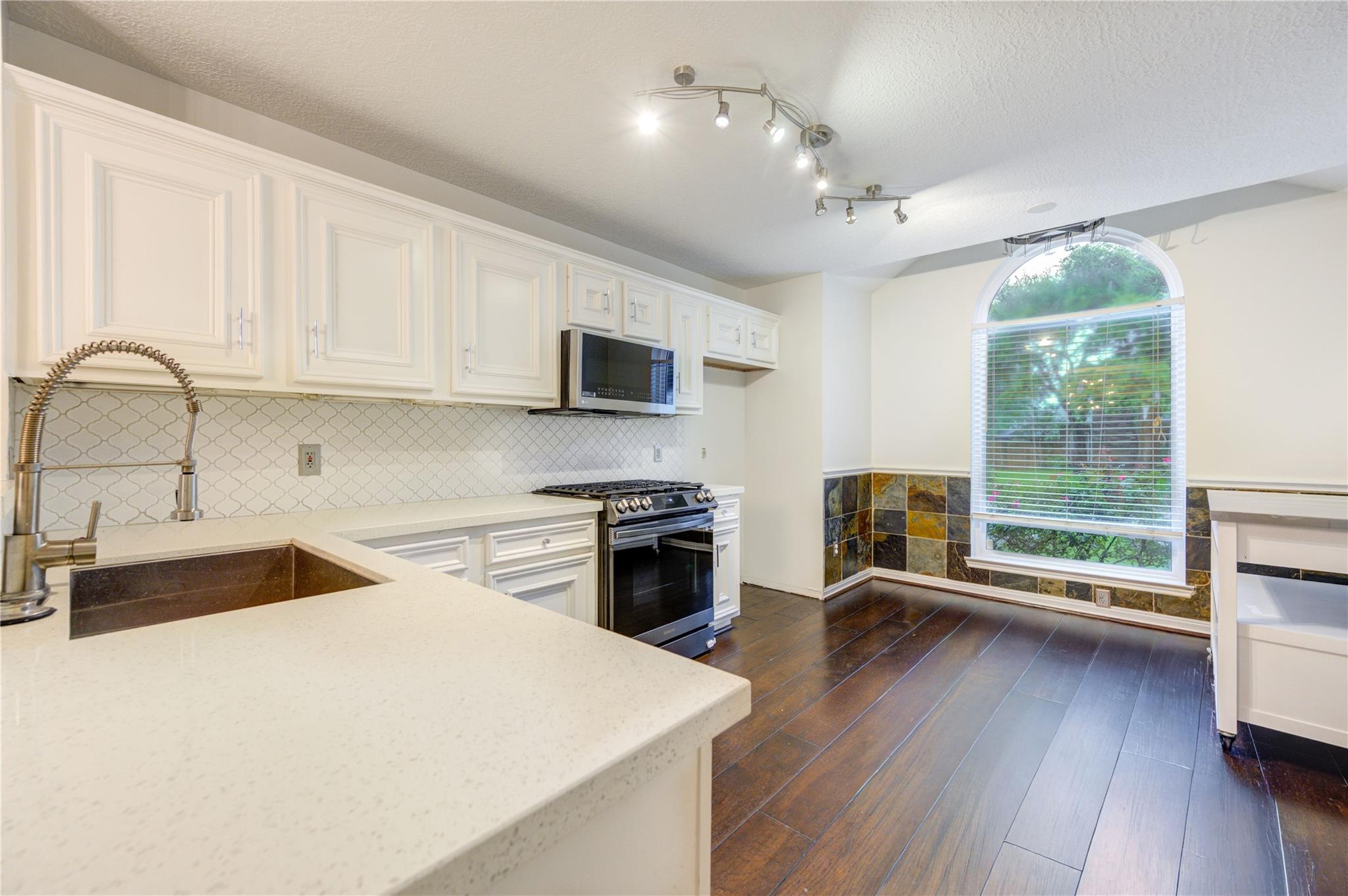21450 Park Post Lane