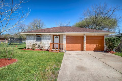 Photo of 4809 39th Street, Dickinson, TX 77539 (MLS # 69993244)