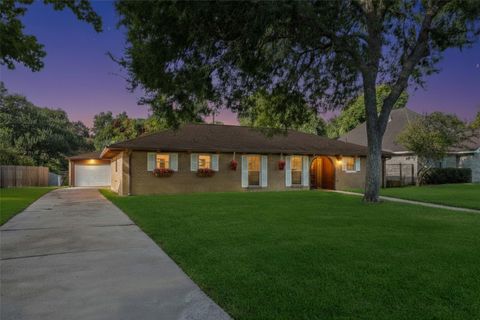 7714 Pecanwood Street Hitchcock TX 77563