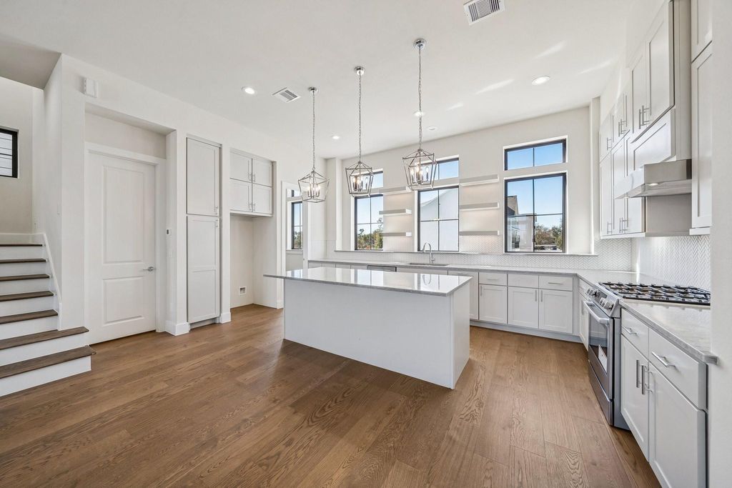 Photo of 1708 Sedola Lane, Houston, TX 77055 (MLS # 30123030)