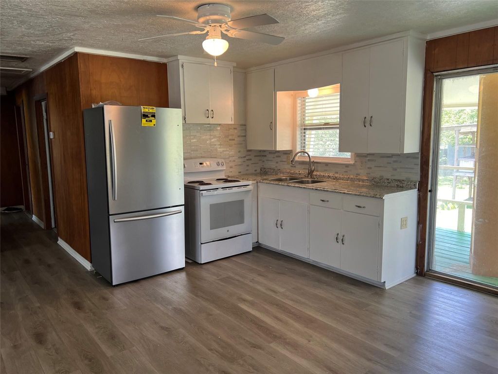 Photo of 215 13th Street, San Leon, TX 77539 (MLS # 67796808)