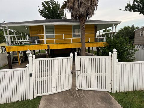 Photo of 215 13th Street, San Leon, TX 77539 (MLS # 67796808)